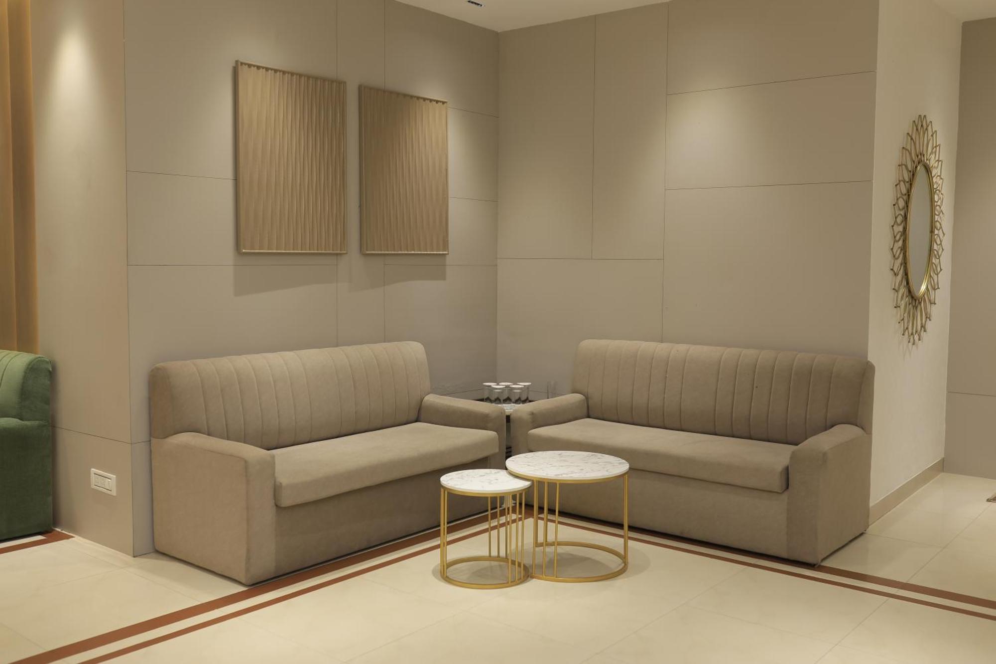 Hotel Prag Continental Guwahati Ngoại thất bức ảnh
