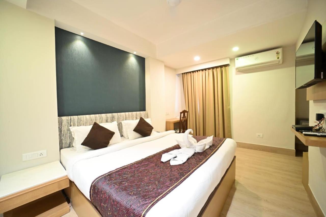 Hotel Prag Continental Guwahati Ngoại thất bức ảnh