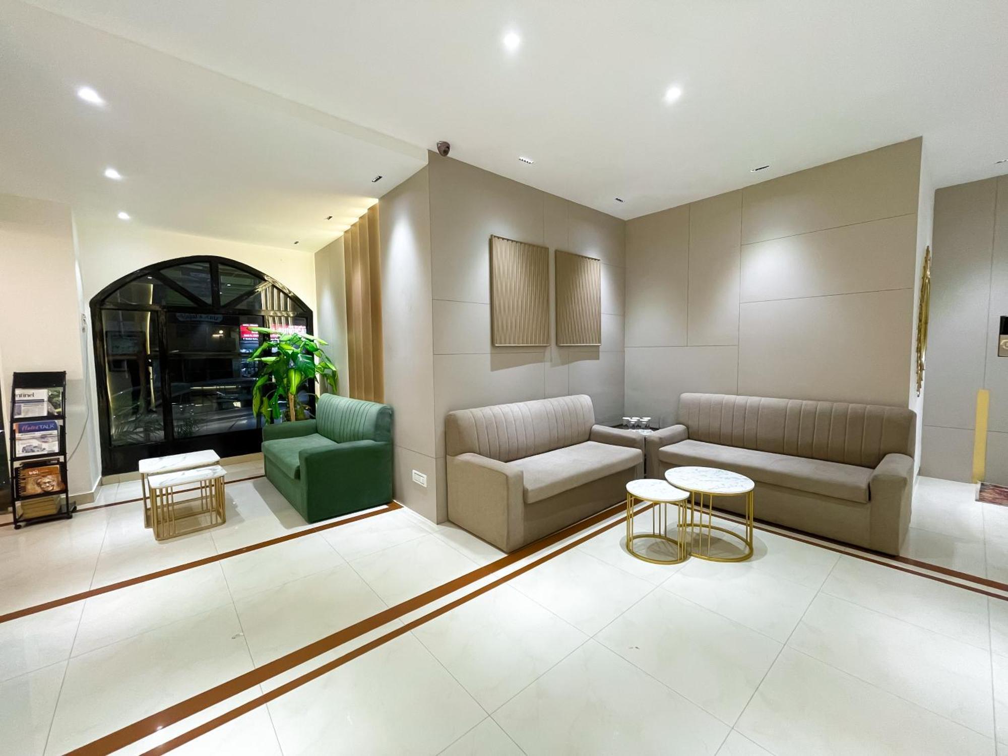 Hotel Prag Continental Guwahati Ngoại thất bức ảnh