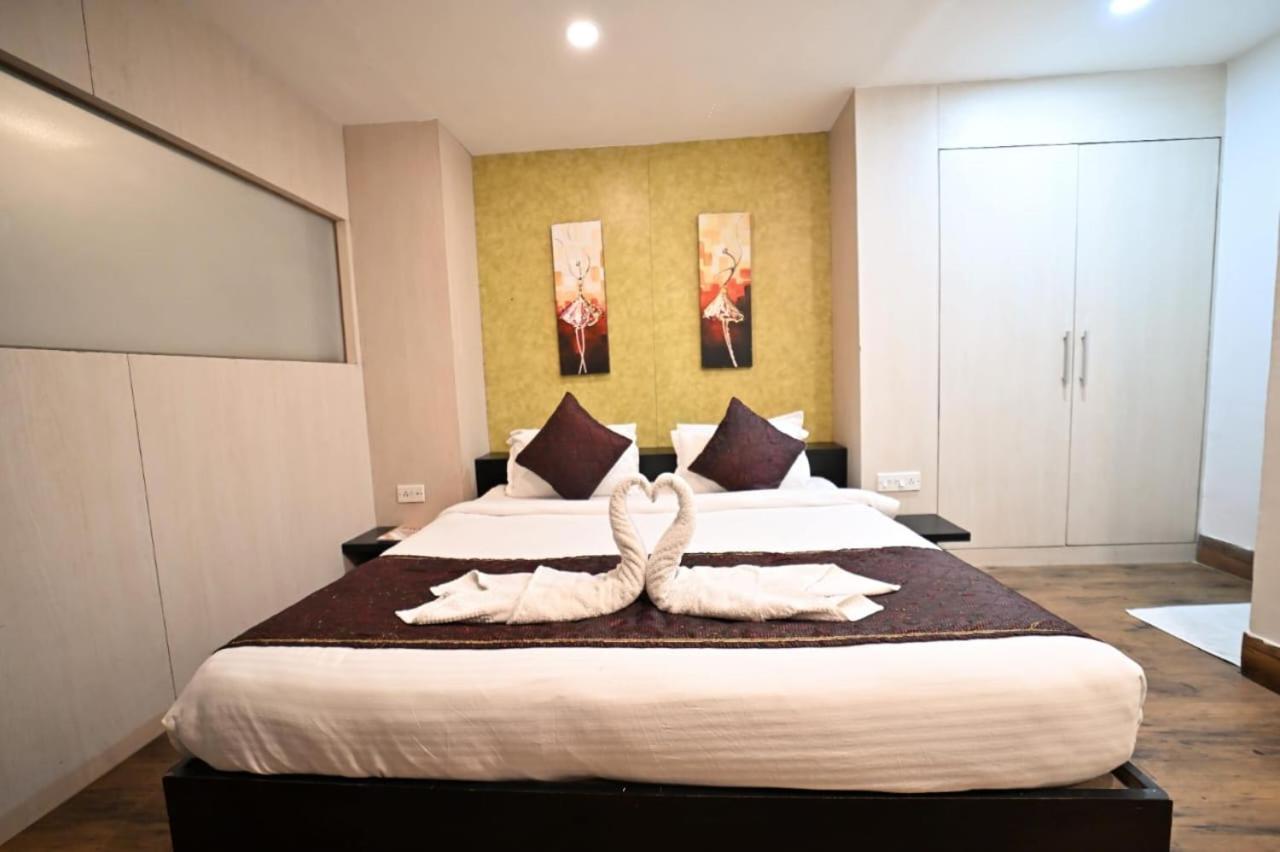 Hotel Prag Continental Guwahati Ngoại thất bức ảnh