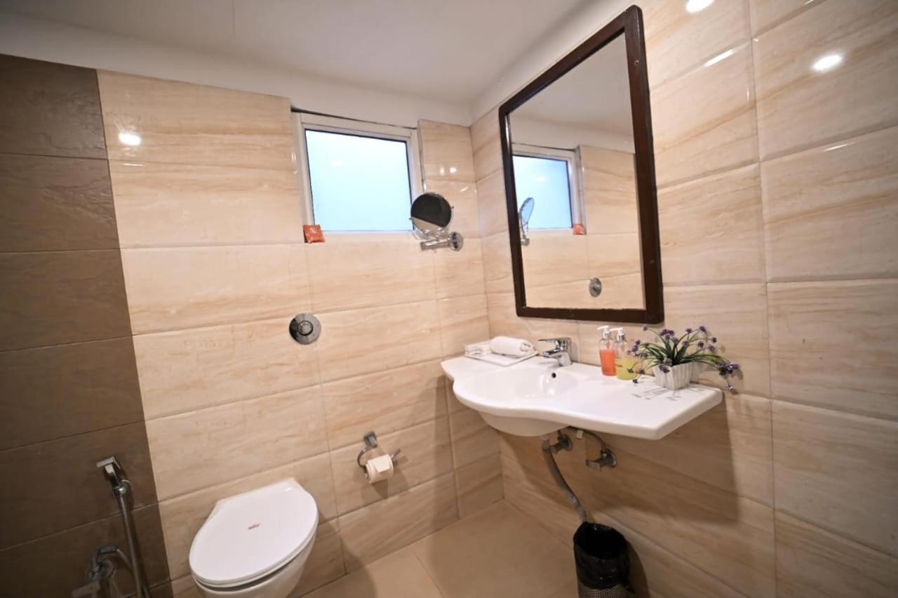 Hotel Prag Continental Guwahati Ngoại thất bức ảnh