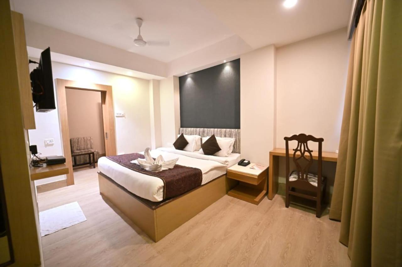 Hotel Prag Continental Guwahati Ngoại thất bức ảnh