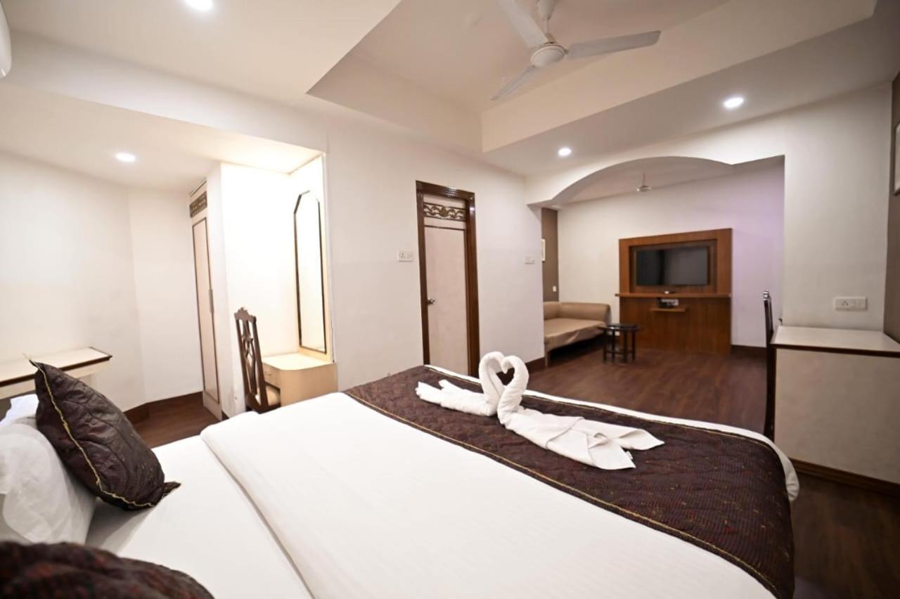 Hotel Prag Continental Guwahati Ngoại thất bức ảnh