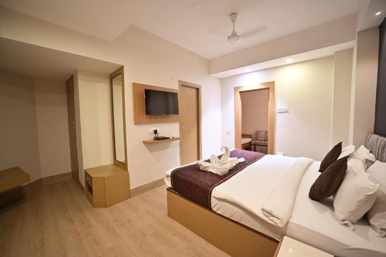 Hotel Prag Continental Guwahati Ngoại thất bức ảnh
