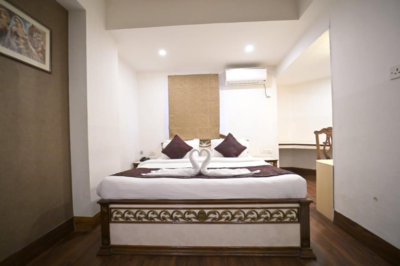 Hotel Prag Continental Guwahati Ngoại thất bức ảnh