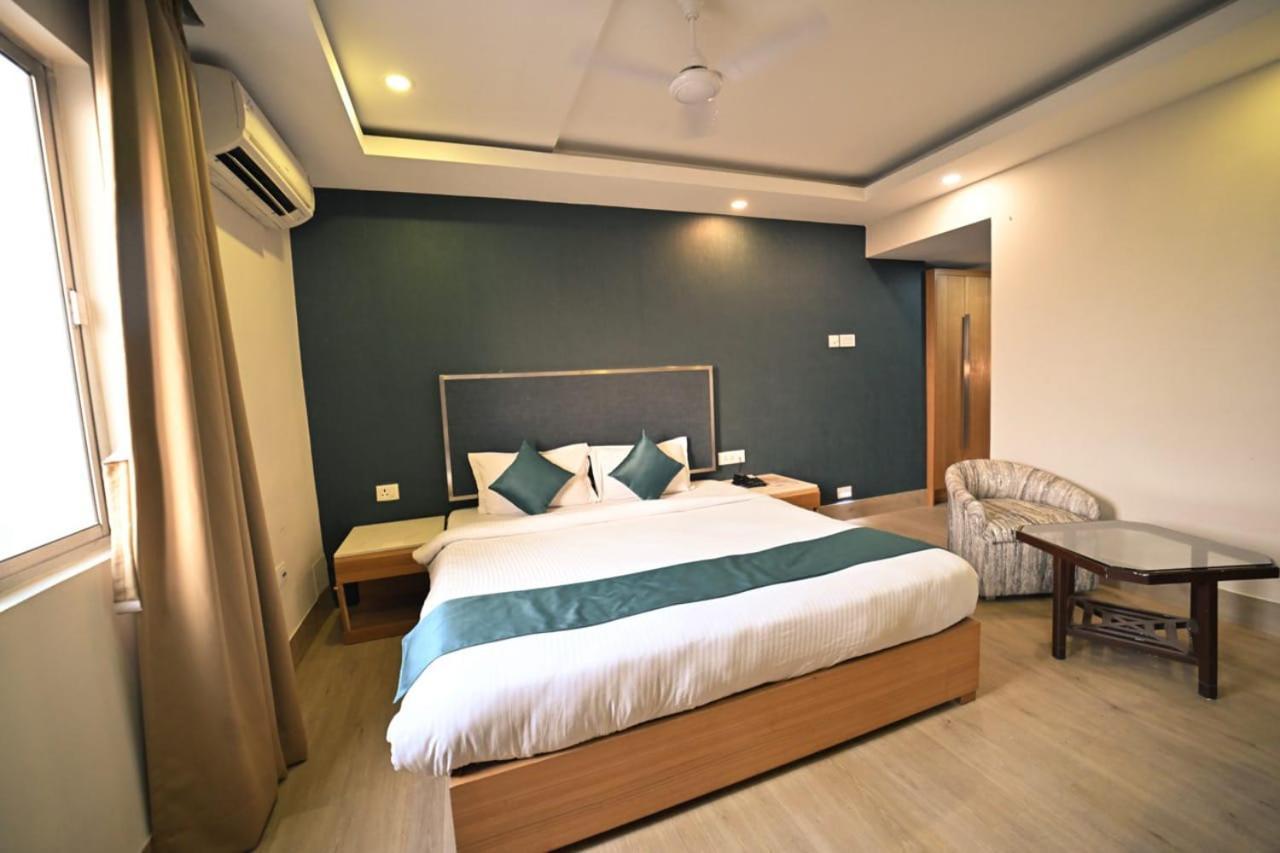 Hotel Prag Continental Guwahati Ngoại thất bức ảnh
