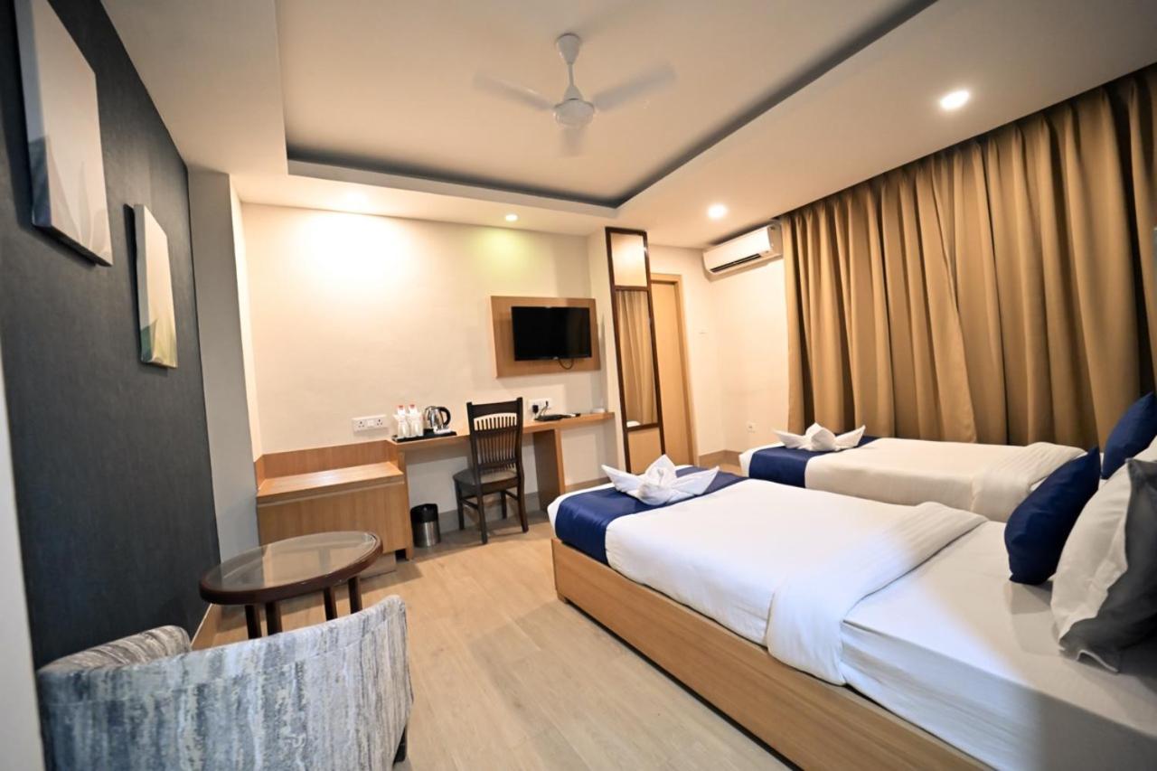 Hotel Prag Continental Guwahati Ngoại thất bức ảnh