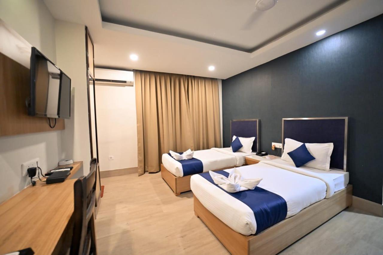 Hotel Prag Continental Guwahati Ngoại thất bức ảnh