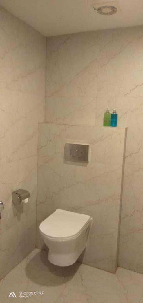 Hotel Prag Continental Guwahati Ngoại thất bức ảnh